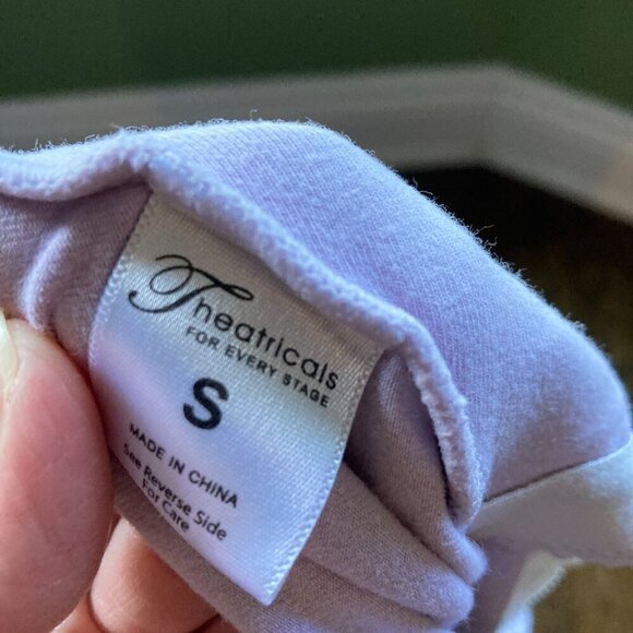 SOLD- LOT OF MIXXED CROP TOPS WITH 2 SHORTS SIZE SMALL XS - Picture 10 of 15